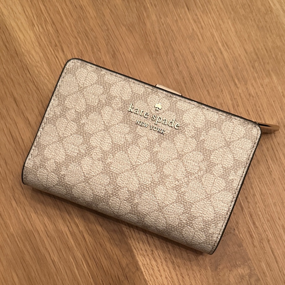 Kate Spade Flowers Medium Bi-Fold Wallet